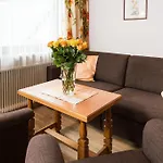 Gaestehaus Haffner 滨湖采尔