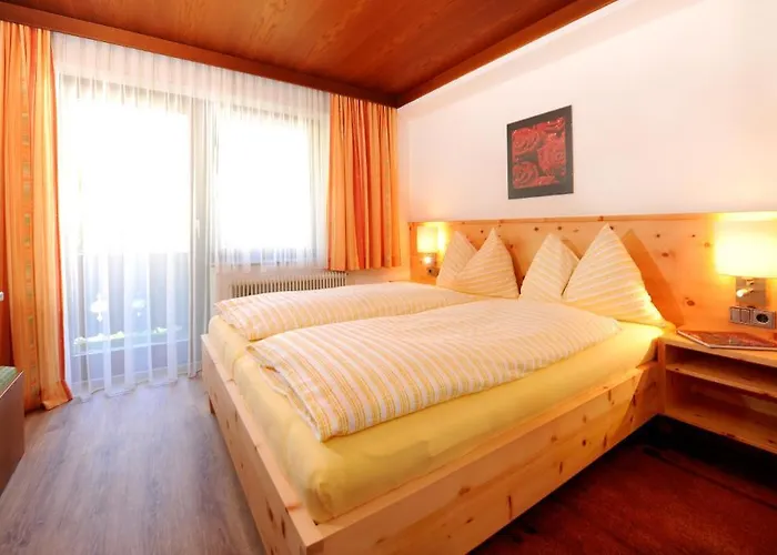 Gaestehaus Haffner 滨湖采尔